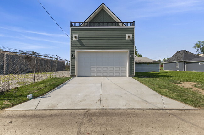 Photo - 1405 Deloss St House