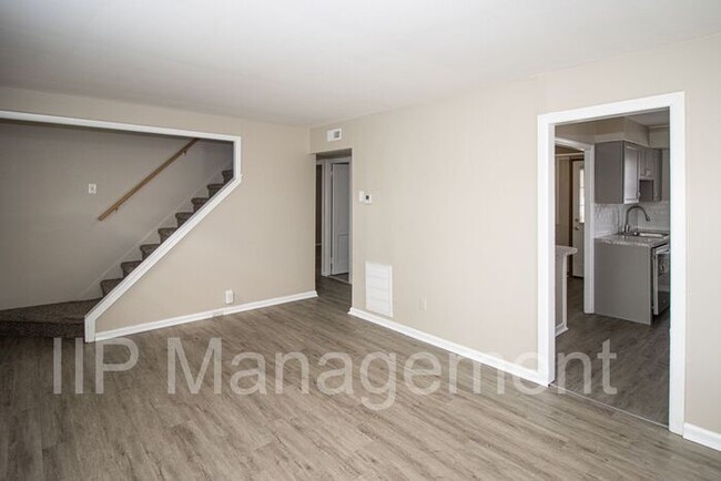 Building Photo - Beautiful 3 bedroom 1 bathroom in Euclid!
