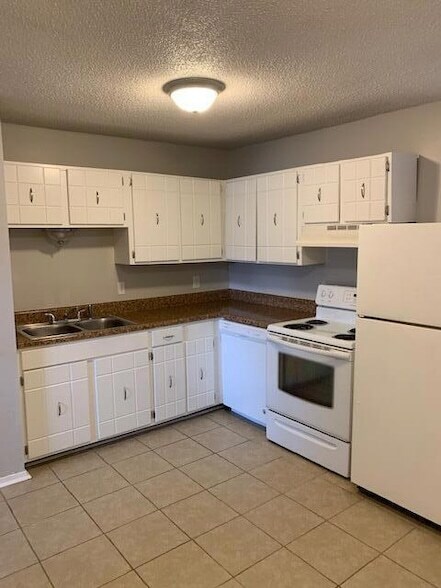 Foto del edificio - 210 Hendricks Blvd