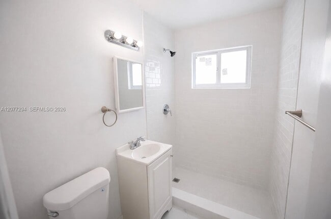 Building Photo - 1070 NE 80th St