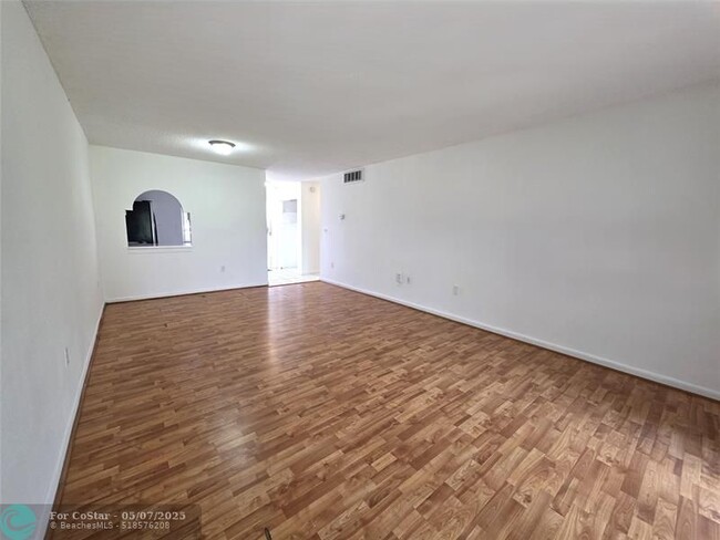 Foto del edificio - 505 NW 177th St
