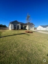 Building Photo - 1243 Oak Ln