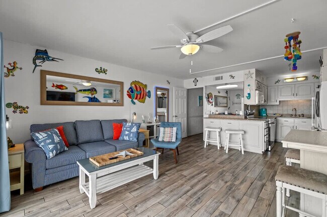 Building Photo - 8743 Thomas Dr