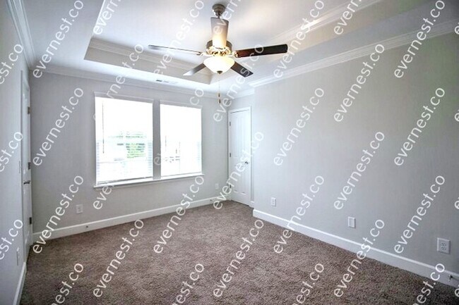Building Photo - 821 Goswell Dr