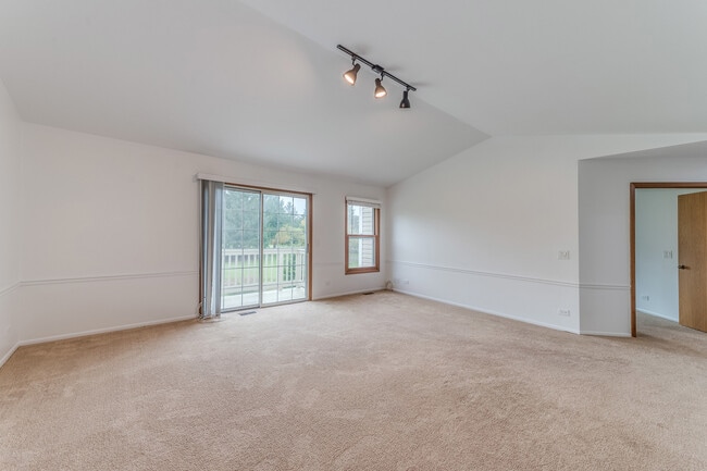 Building Photo - 1808 Fox Run Dr