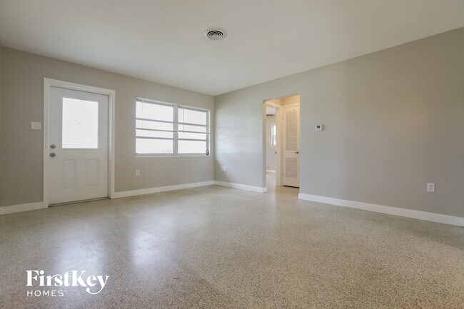 Foto del edificio - 75 Lakeview Ln