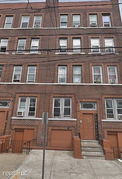 Primary Photo - 2 br, 1 bath Apartment - 100 Romaine Avenue 1