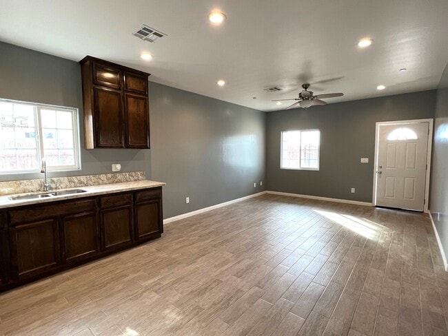 Building Photo - 3312 Lotus Ln