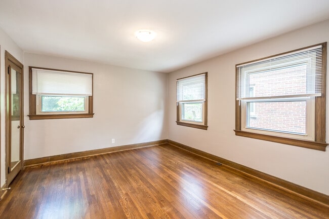 Building Photo - 19 Manor Ln