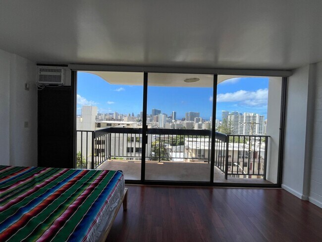Building Photo - Makikilani Plaza Studio w/ 1 parking stall...