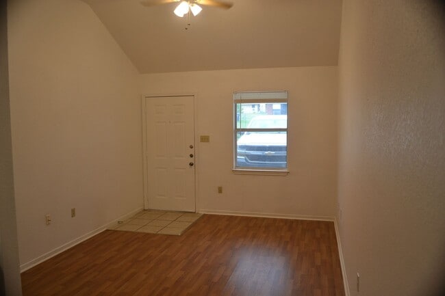 Foto del edificio - 302 Horseshoe Dr