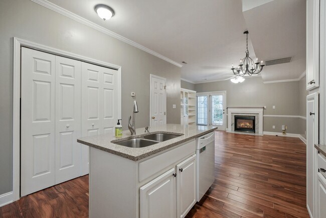 Building Photo - 403 Whitmore Ln