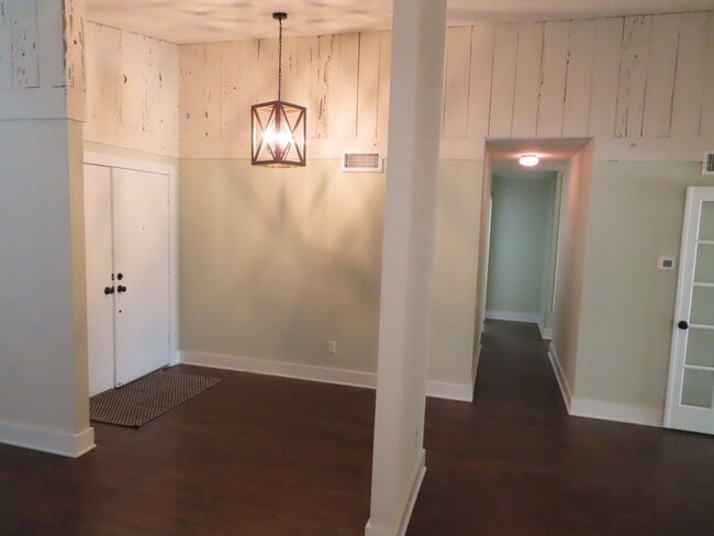 Building Photo - Nicely updated 4-bedroom house in Chula Vista