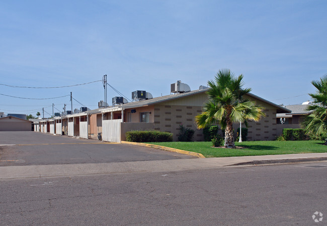 Foto del edificio - The Cottages at Hayward