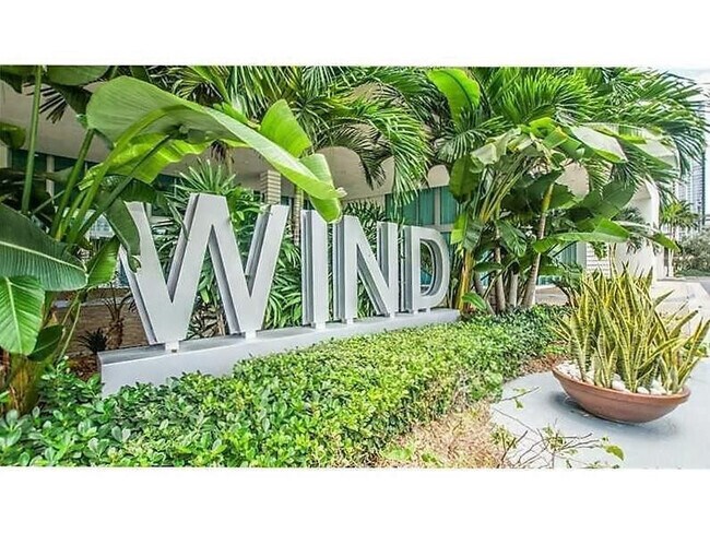 Foto del edificio - 350 S Miami Ave