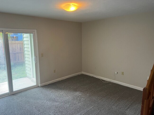 Foto del edificio - 2 Bedroom 2 1/2 Bath in Mill Run.