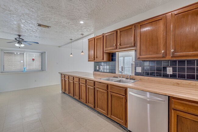 Foto del edificio - 20331 Pinefield Ln