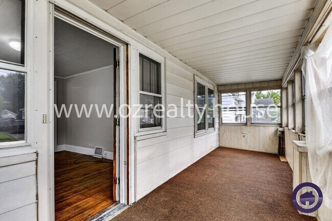 Foto del edificio - 3644 Leybourn Ave