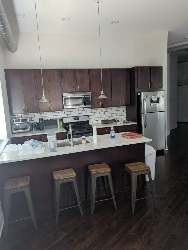 Foto del edificio - 7240 W Devon Ave