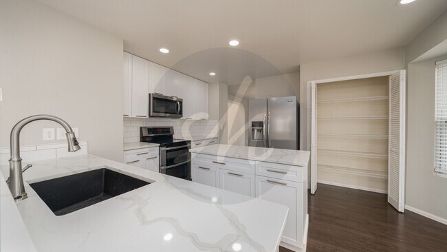 Building Photo - Spacious two story home in Briargate