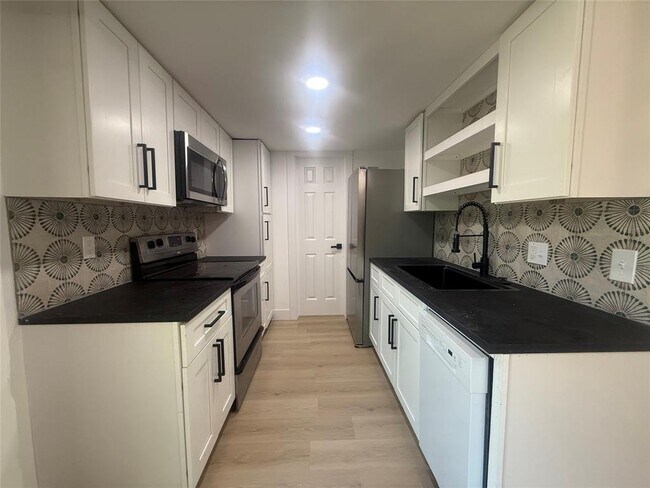 Foto del edificio - 5903 Nancy Dr