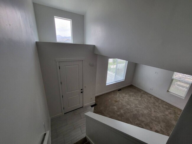 Foto del edificio - Pet Friendly Gorgeous Row End Townhome w 2...