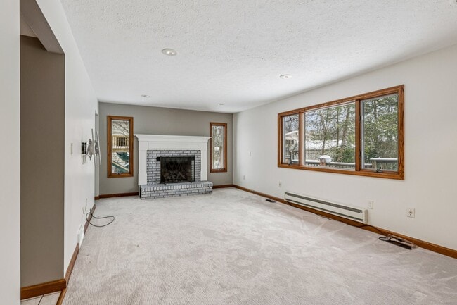 Building Photo - 6235 Sunnywood Dr