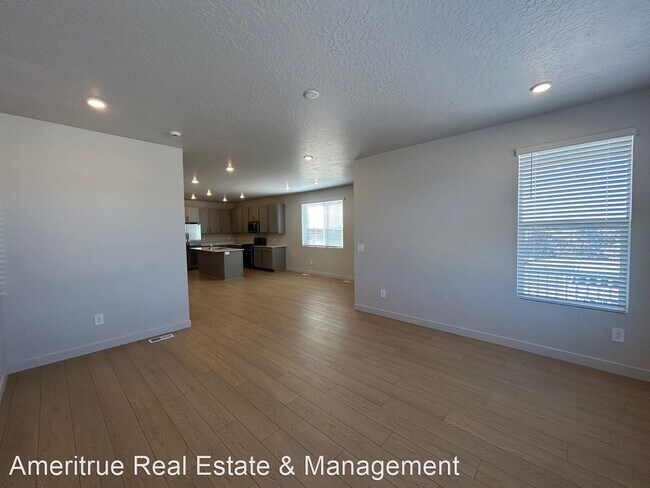Building Photo - 4 br, 2.5 bath House - 9993 N. Basalt Dr.