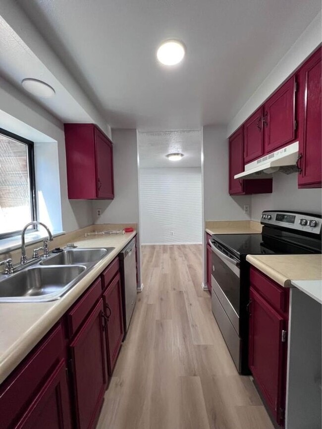 Building Photo - Newly remodeled 2bedroom 1 bath, includes ...