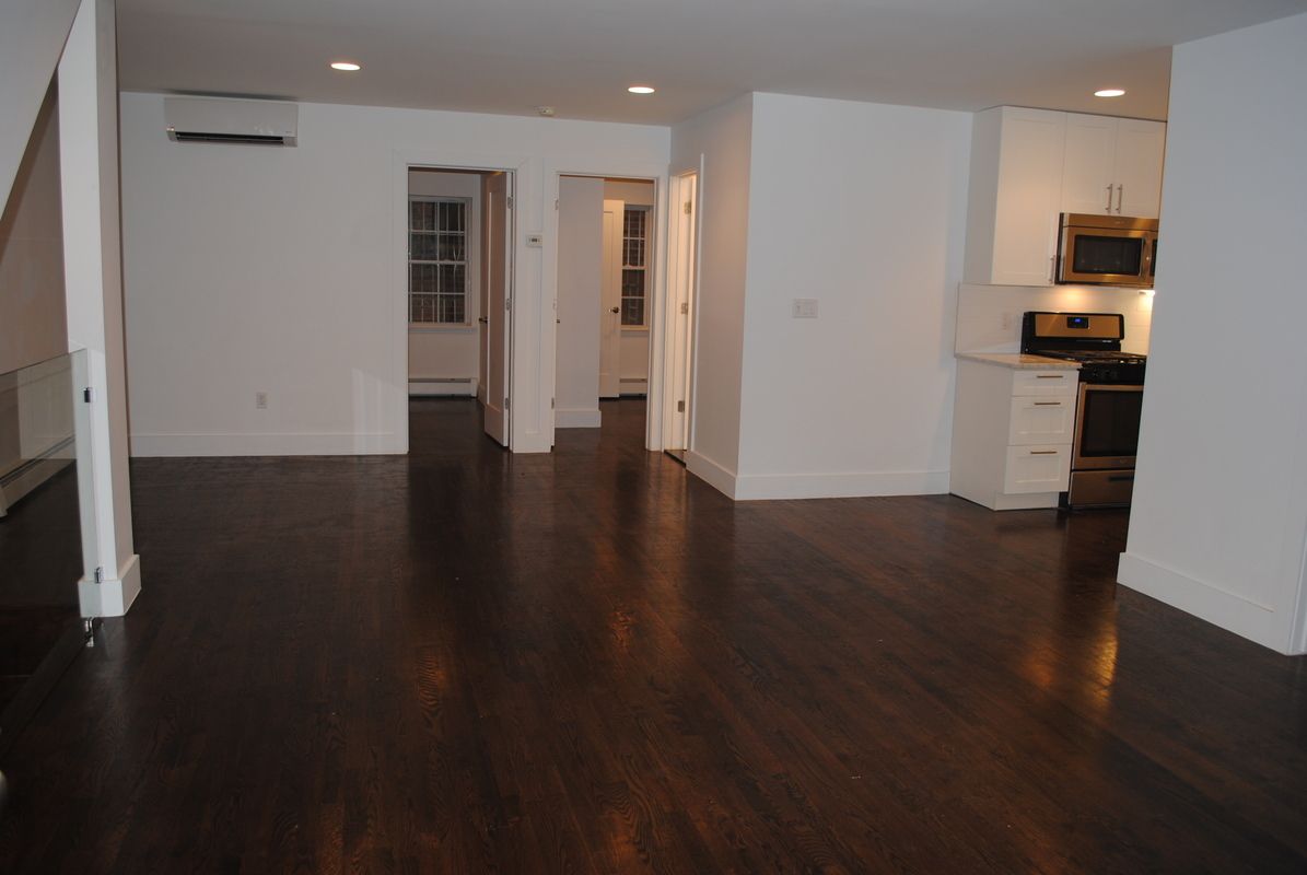 Primary Photo - 9 Bedford Pl