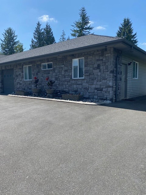 Primary Photo - 11468 212 St