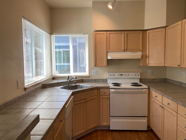 Building Photo - Cambria Hills Condominium ~ Bothell