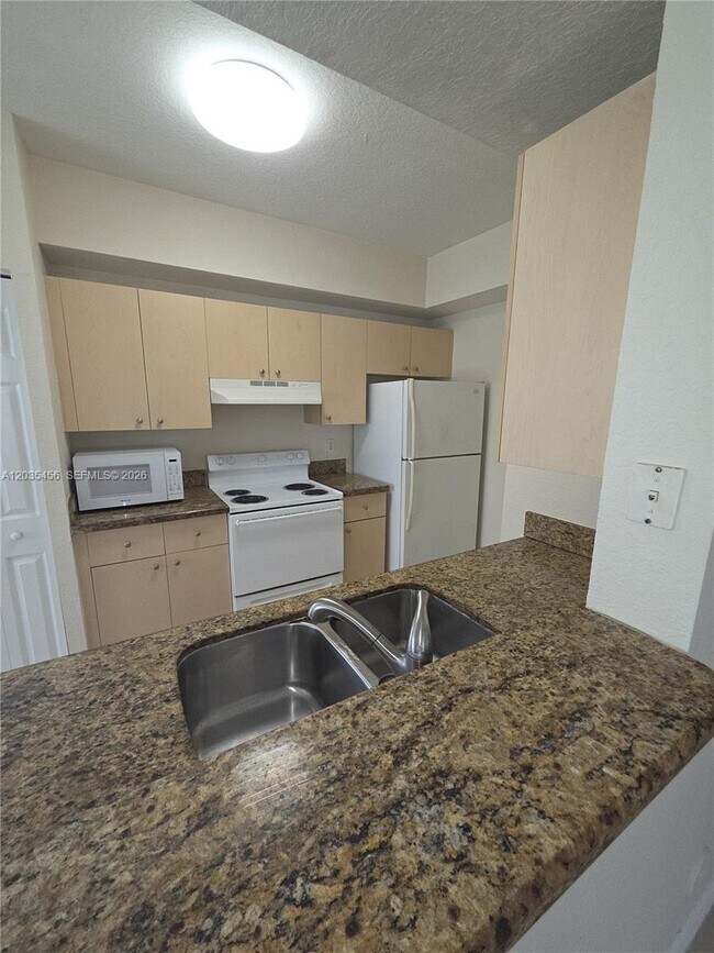 Building Photo - 2500 Centergate Dr