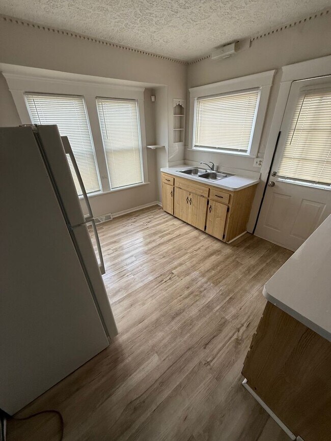 Foto del edificio - 10002 Parkview Ave