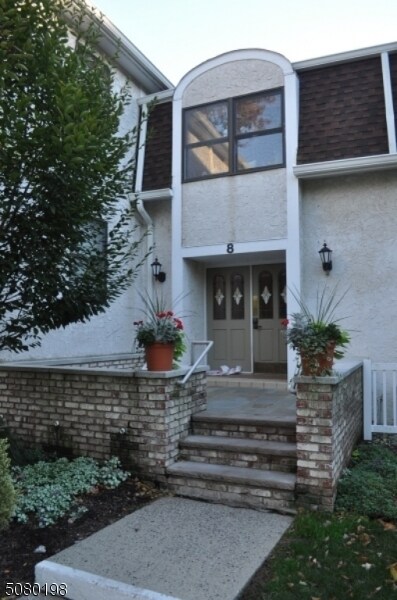 Building Photo - 8 Heritage Dr