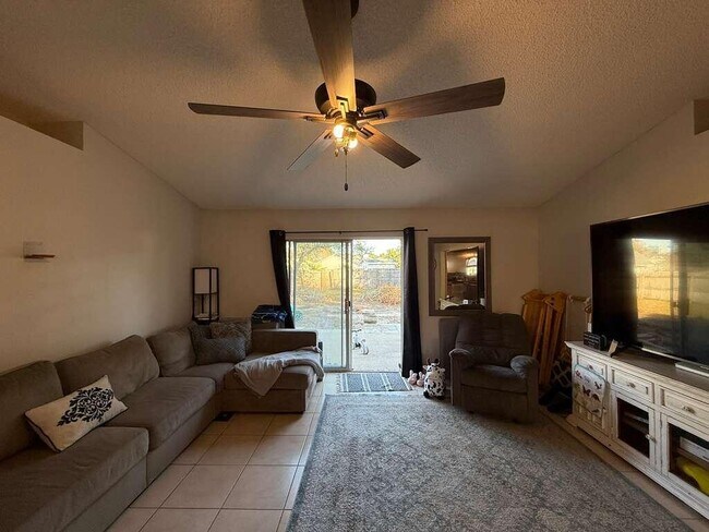 Foto del edificio - 2722 Shalimar Dr