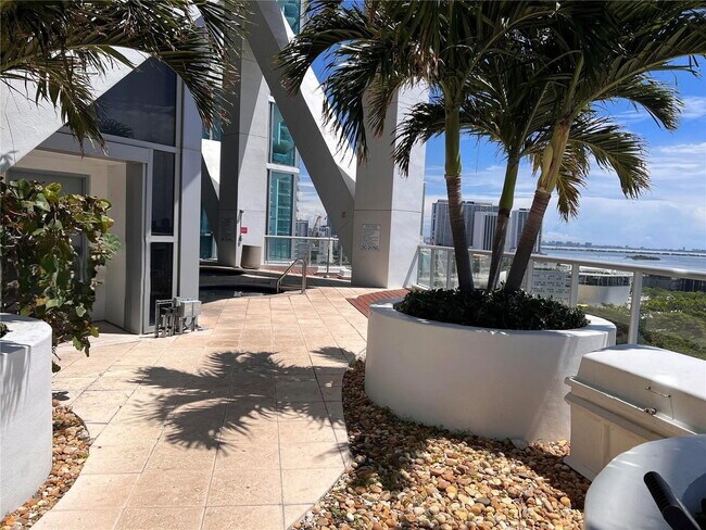 Foto del edificio - 888 Biscayne Blvd