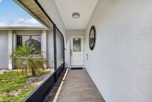 Foto del edificio - 825 SE Starflower Ave