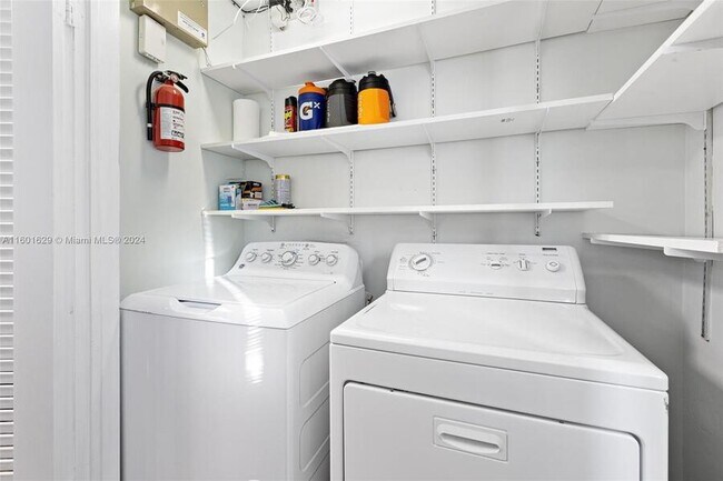 Foto del edificio - 2719 SE 11th St