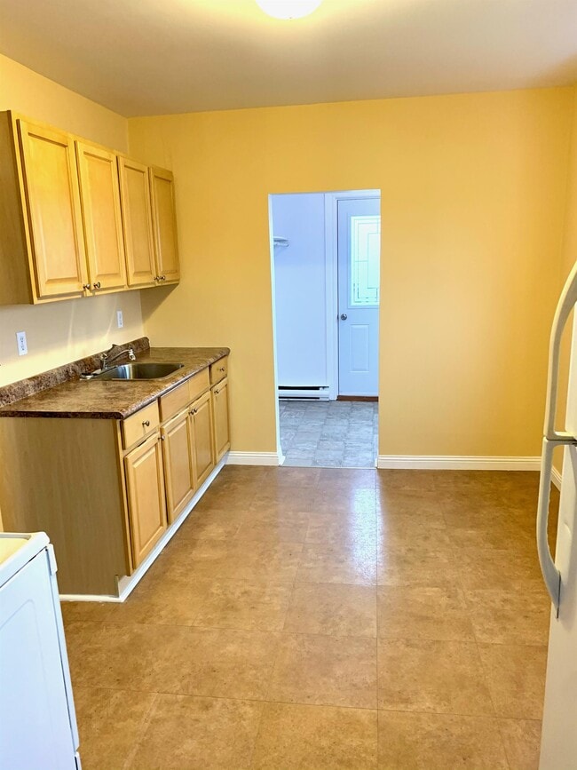 Building Photo - 112 Airport Heights Dr