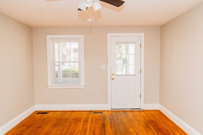 Foto del edificio - 3411 Stuart Ave