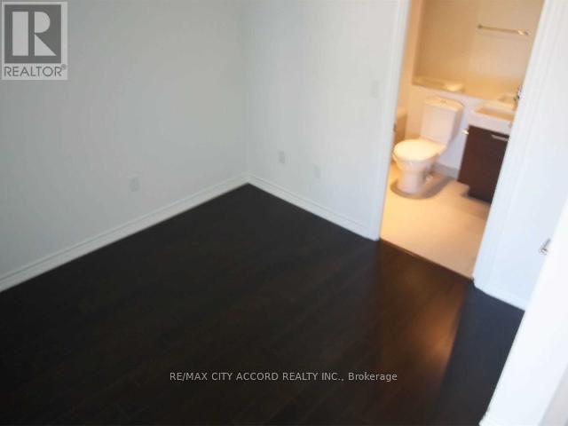 Building Photo - 386 Yonge St