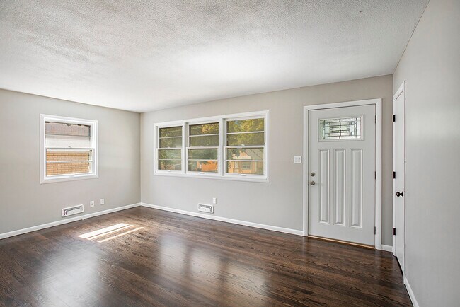 Building Photo - 1601 Winchester Ave