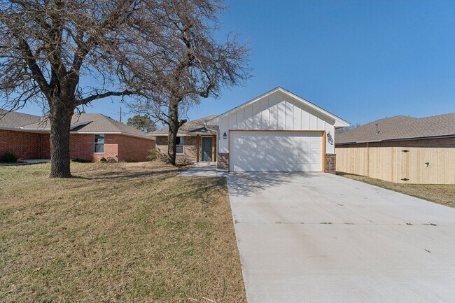 Foto del edificio - Beautiful 3 Bedroom, 2 Bath Home Close to Choctaw