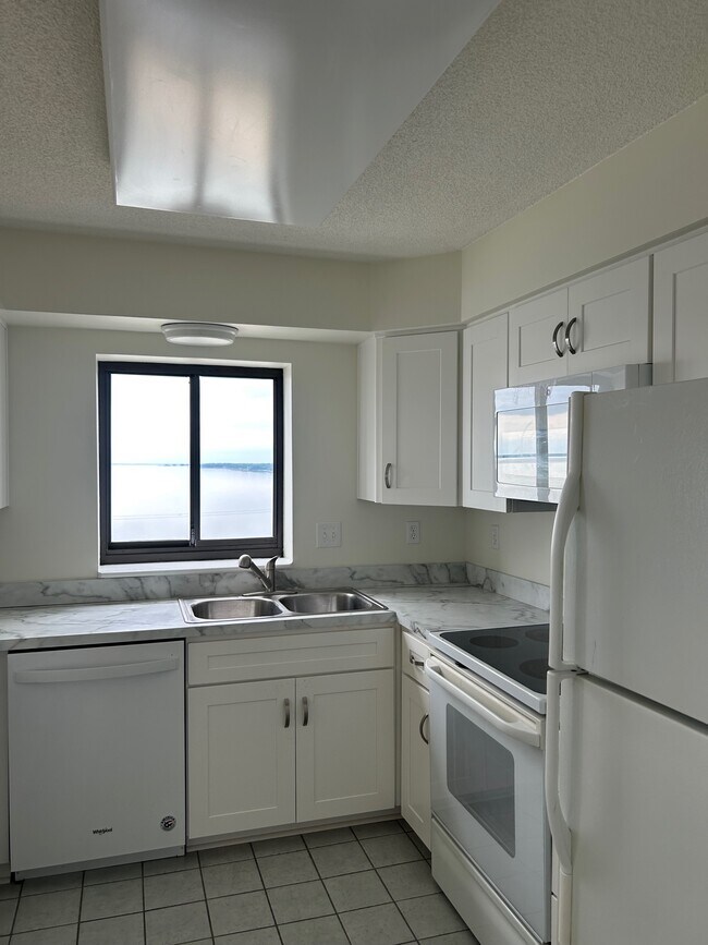 Foto del edificio - 7505 River Rd