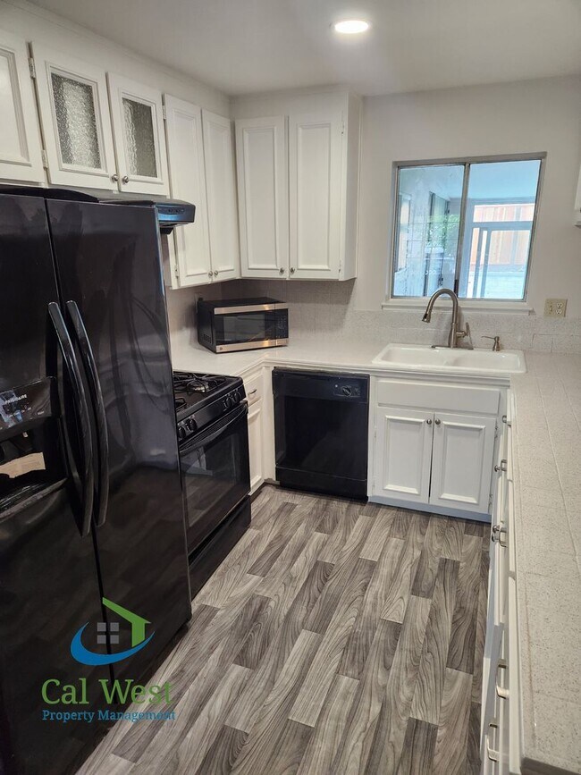 Building Photo - $4595 - **COMING SOON 8/1/26** Well Maintained 3 Bed / 2 Bath Home near Valley Christian HS w/ Pool