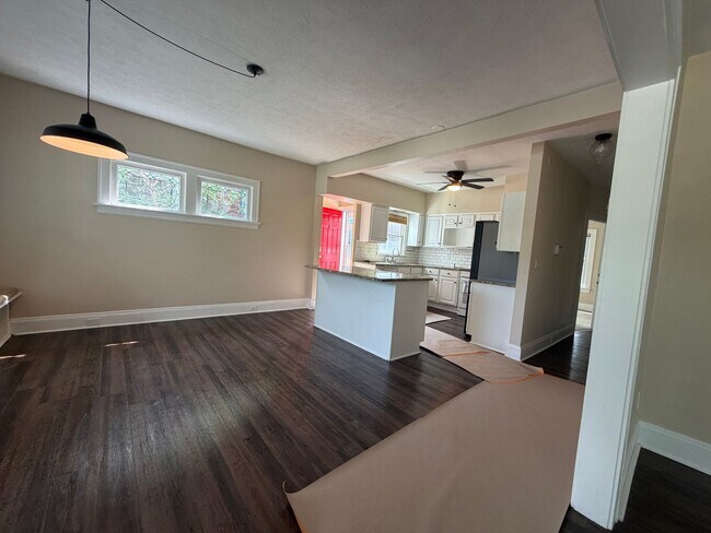 Foto del edificio - 13048 Cedar Rd
