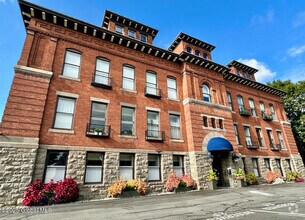 Building Photo - 77 Van Dam St