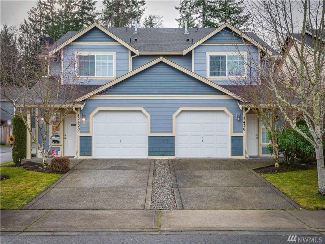 Primary Photo - Adorable 3 bedroom-2.5 bath Townhouse