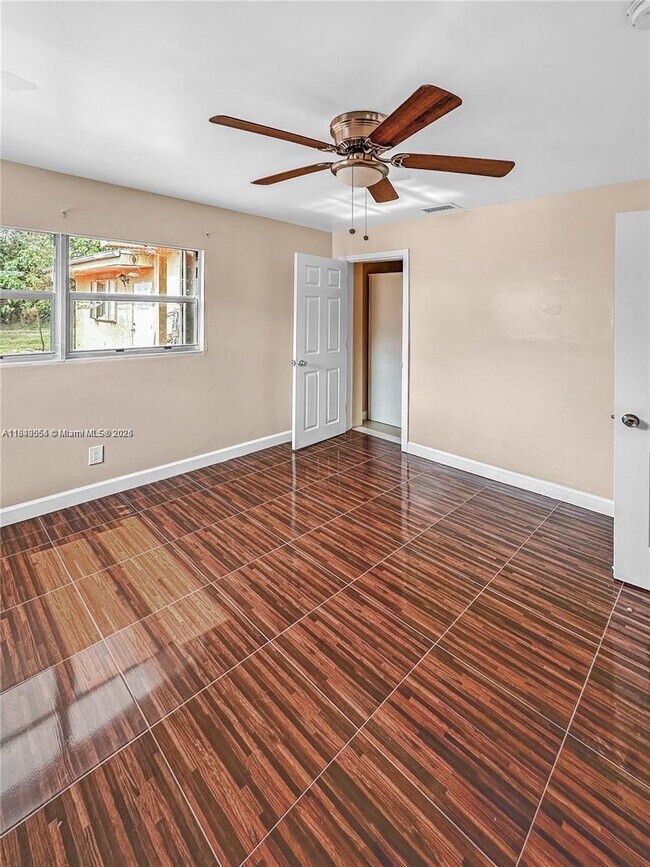 Foto del edificio - 5614 Taylor St